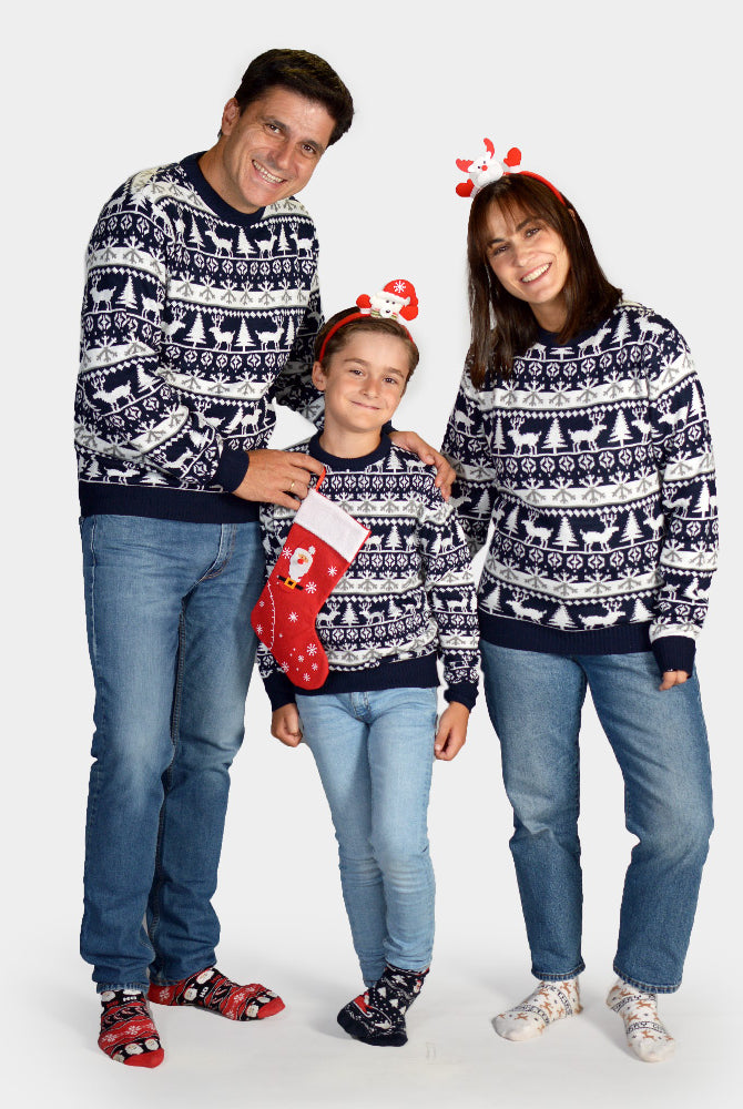 Familien Weihnachtspullover Blau mit Rentieren und Weihnachtsbäumen