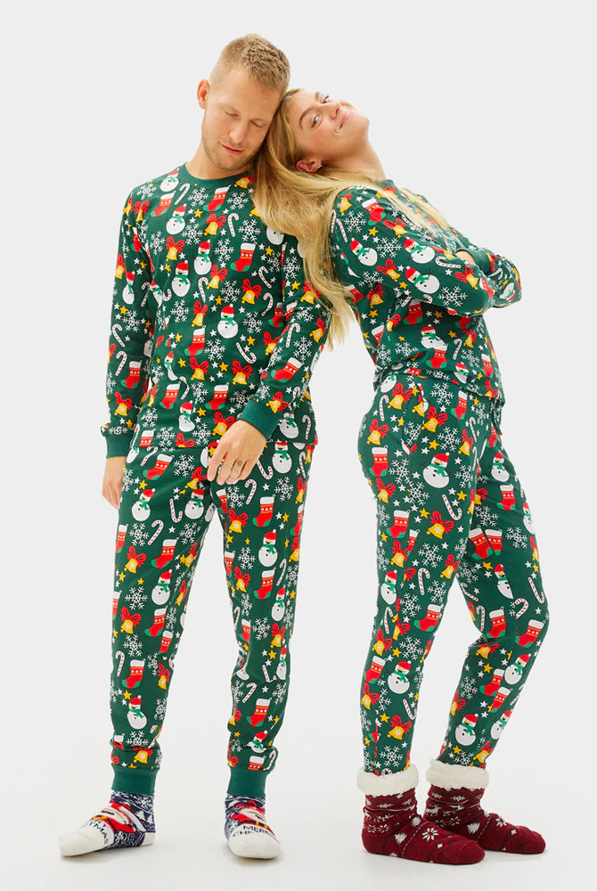 Weihnachtspyjama für Erwachsene Unisex Grün mit Weihnachtsmotiven aus Bio-Baumwolle