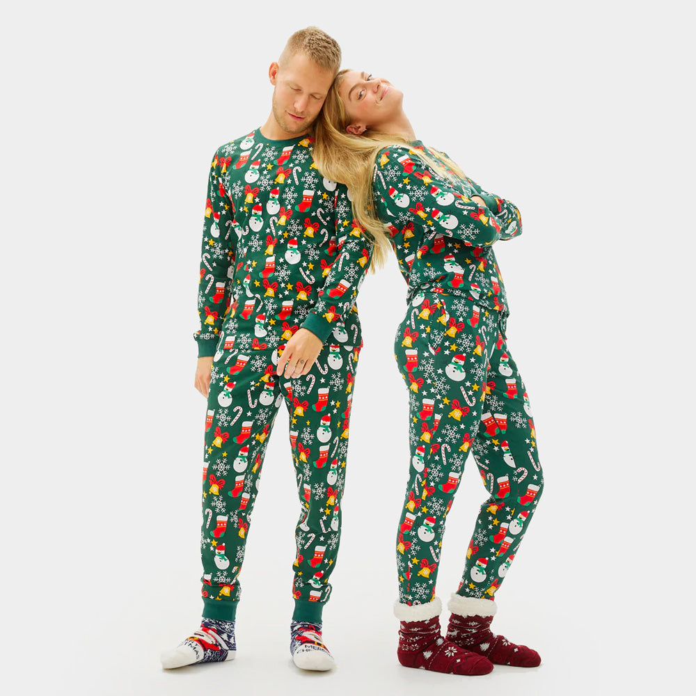Familien Weihnachtspyjama in Grün mit Weihnachtsmotiven aus Bio-Baumwolle