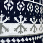 Kinder Weihnachtspullover Blau Rentieren und Weihnachtsbäumen
