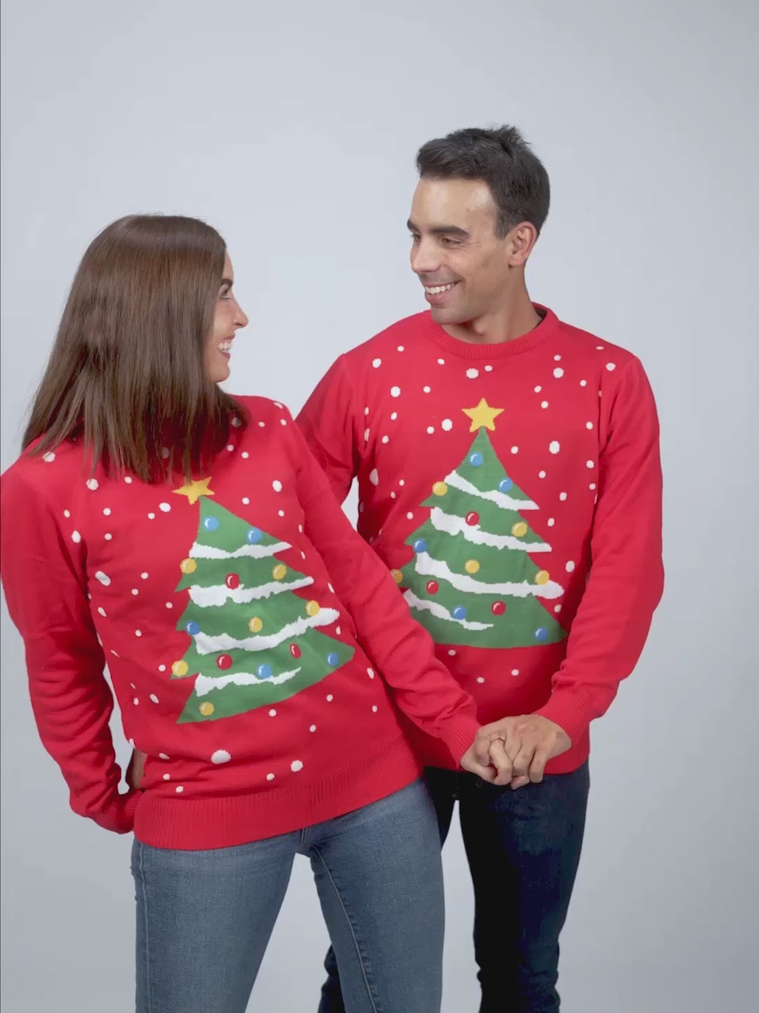 Weihnachtspullover für Damen und Herren in Rot mit Weihnachtsbaum
